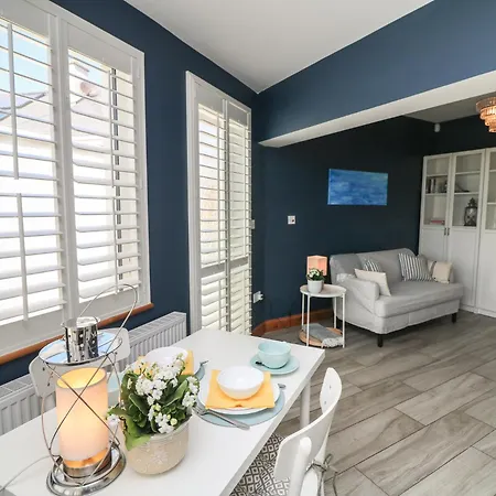 To The Beach! Holiday home *